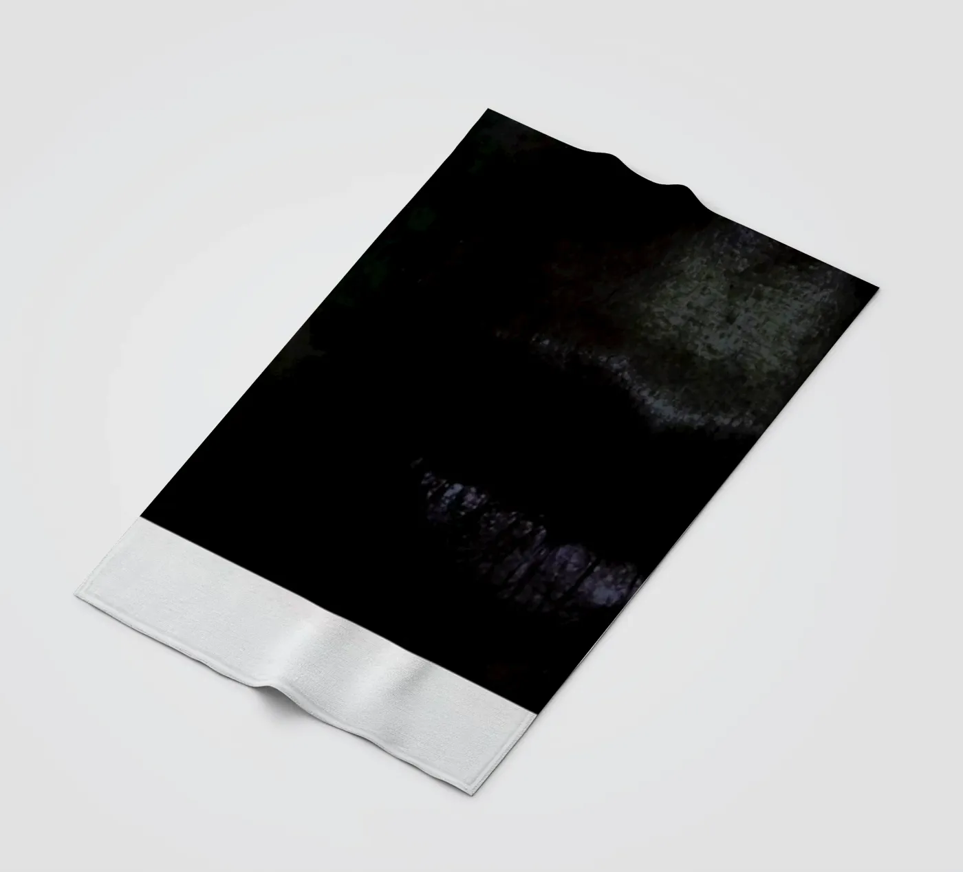 Lips dark Fleecedecke von Lou Garoup
