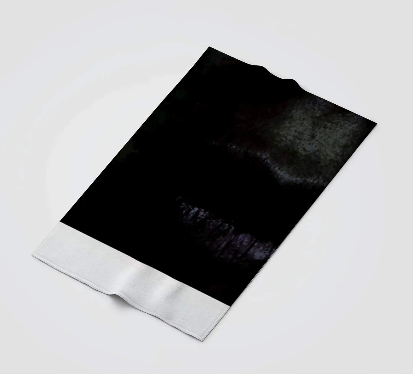 Lips dark Fleecedecke von Lou Garoup