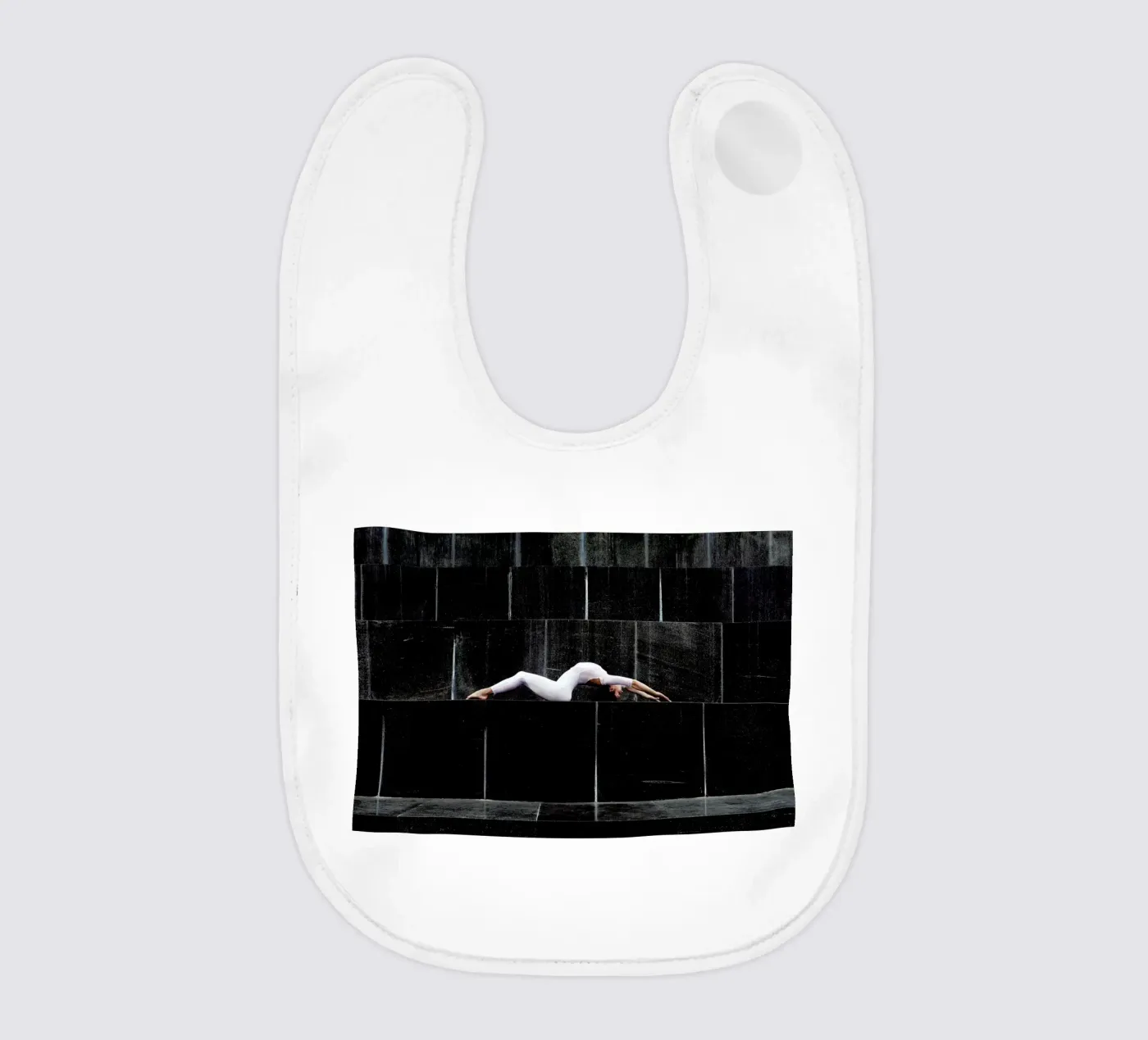 Belgrade #2 Babylätzchen von The Urban Yoga