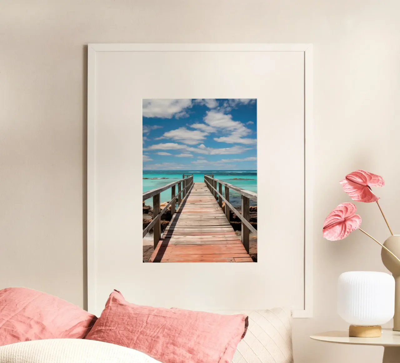 Passerella in legno verso il mare poster con telaio in legno da PosterPrint
