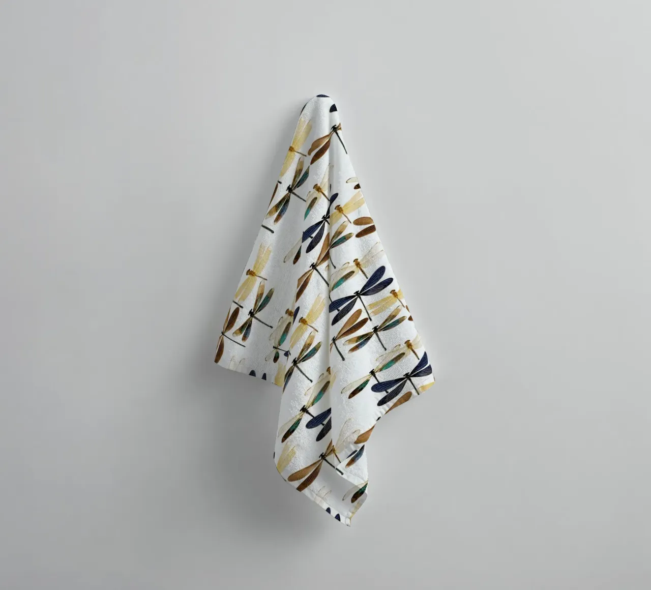 Dragonflies asciugamano da bagno da Curious Collections by Marielle Leenders