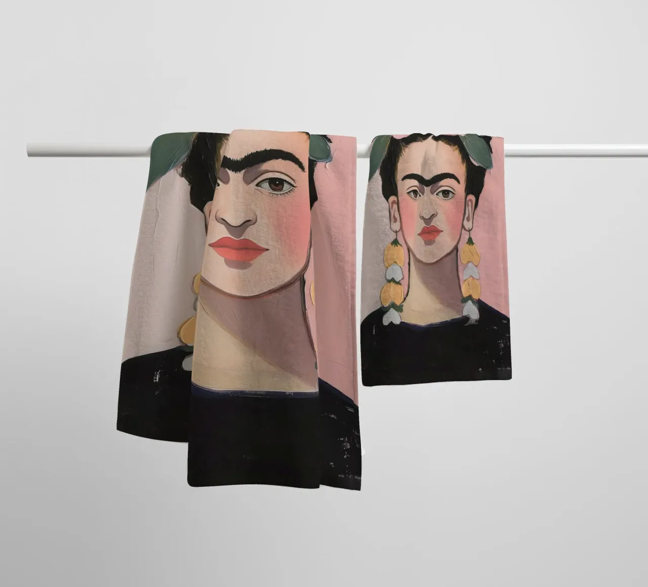Orecchini con fiori di Frida asciugamano da bagno da Carinaprint