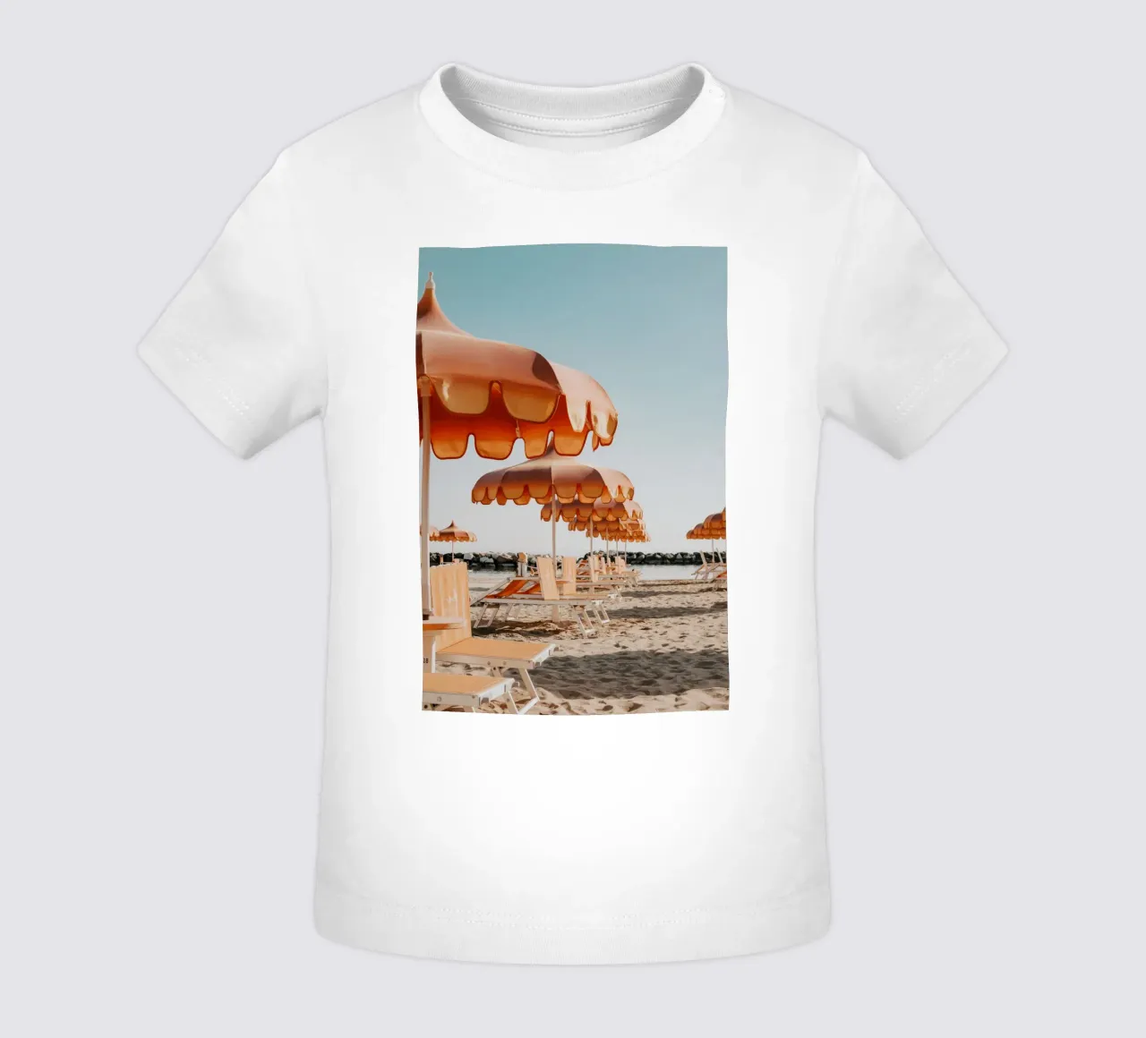 Retro Italian Beach Print, Umbrella Beach Poster maglietta neonato da TheTravelClub