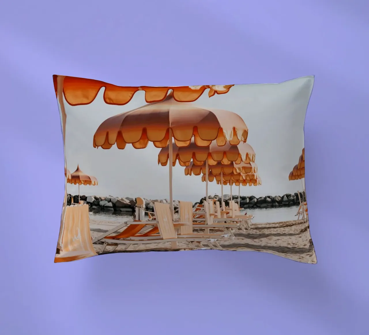 Retro Italian Beach Print, Umbrella Beach Poster cuscino da TheTravelClub