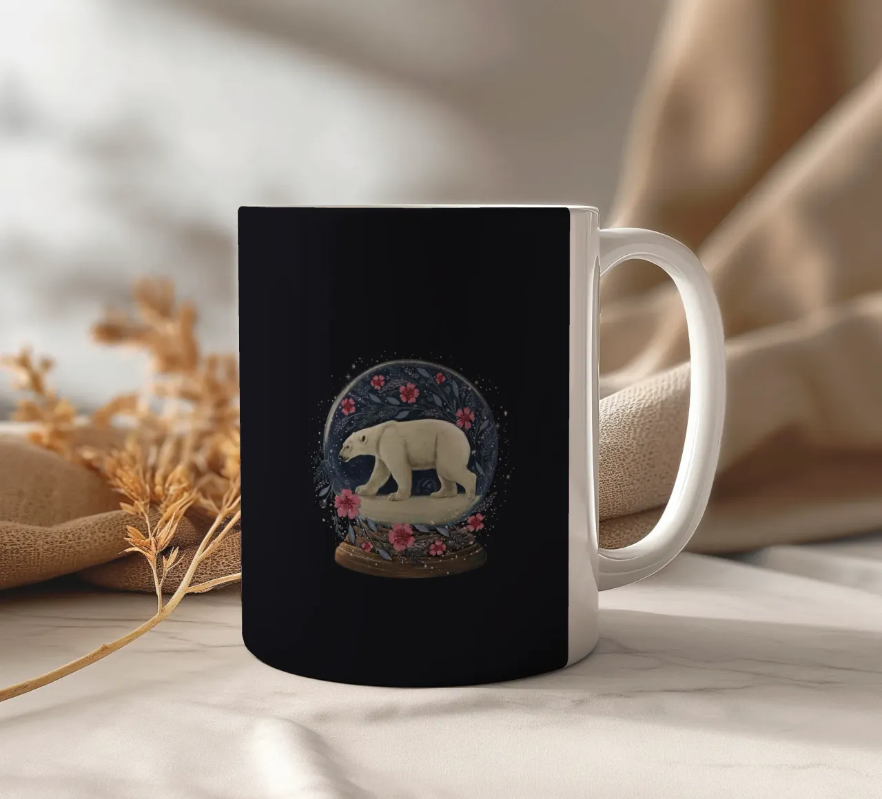 Globo di neve con orso polare tazza in ceramica da Laura Graves