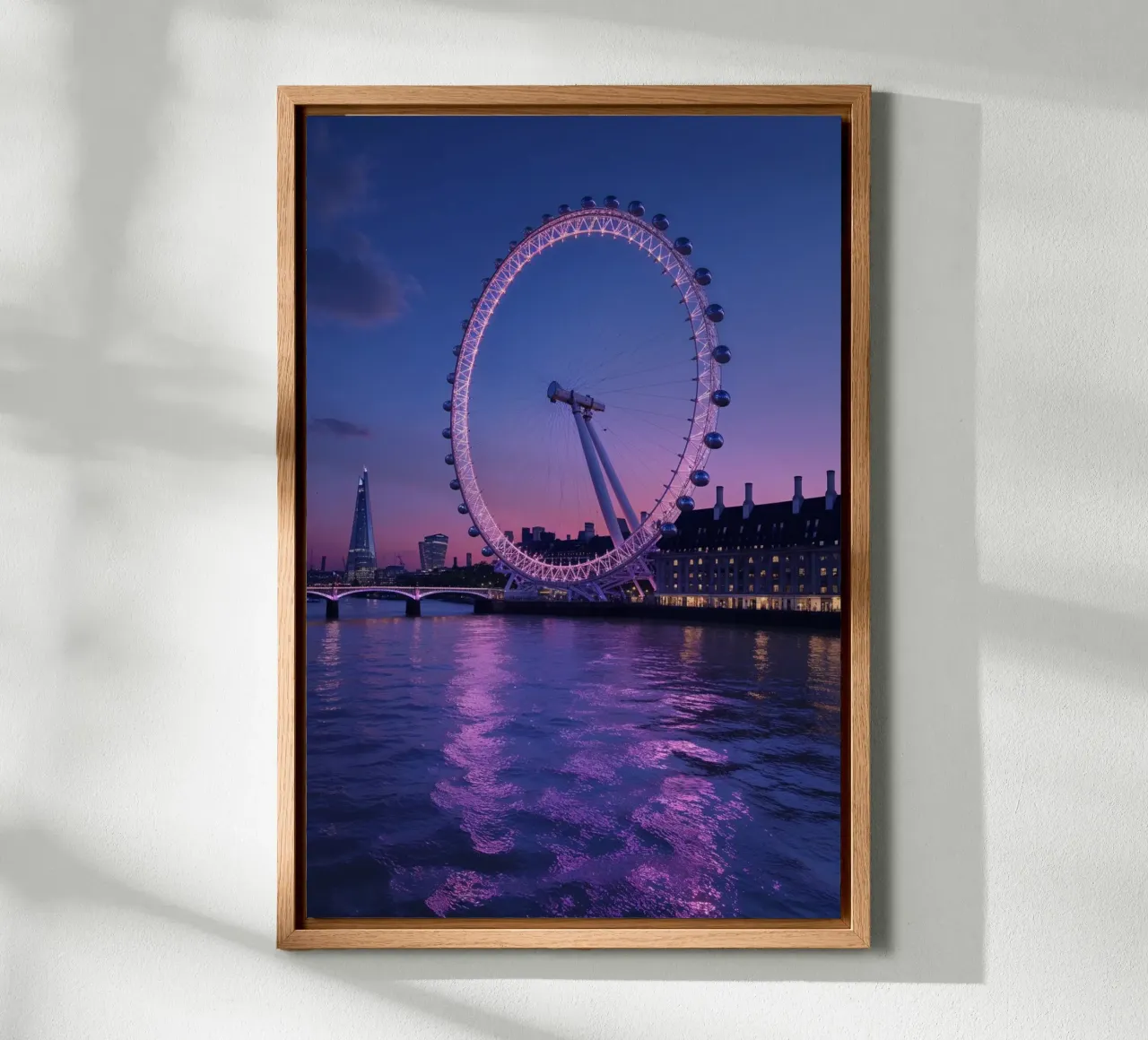 The London Eye and the Shard at Dusk tela con Cornice a cassetta da AlbertKlee