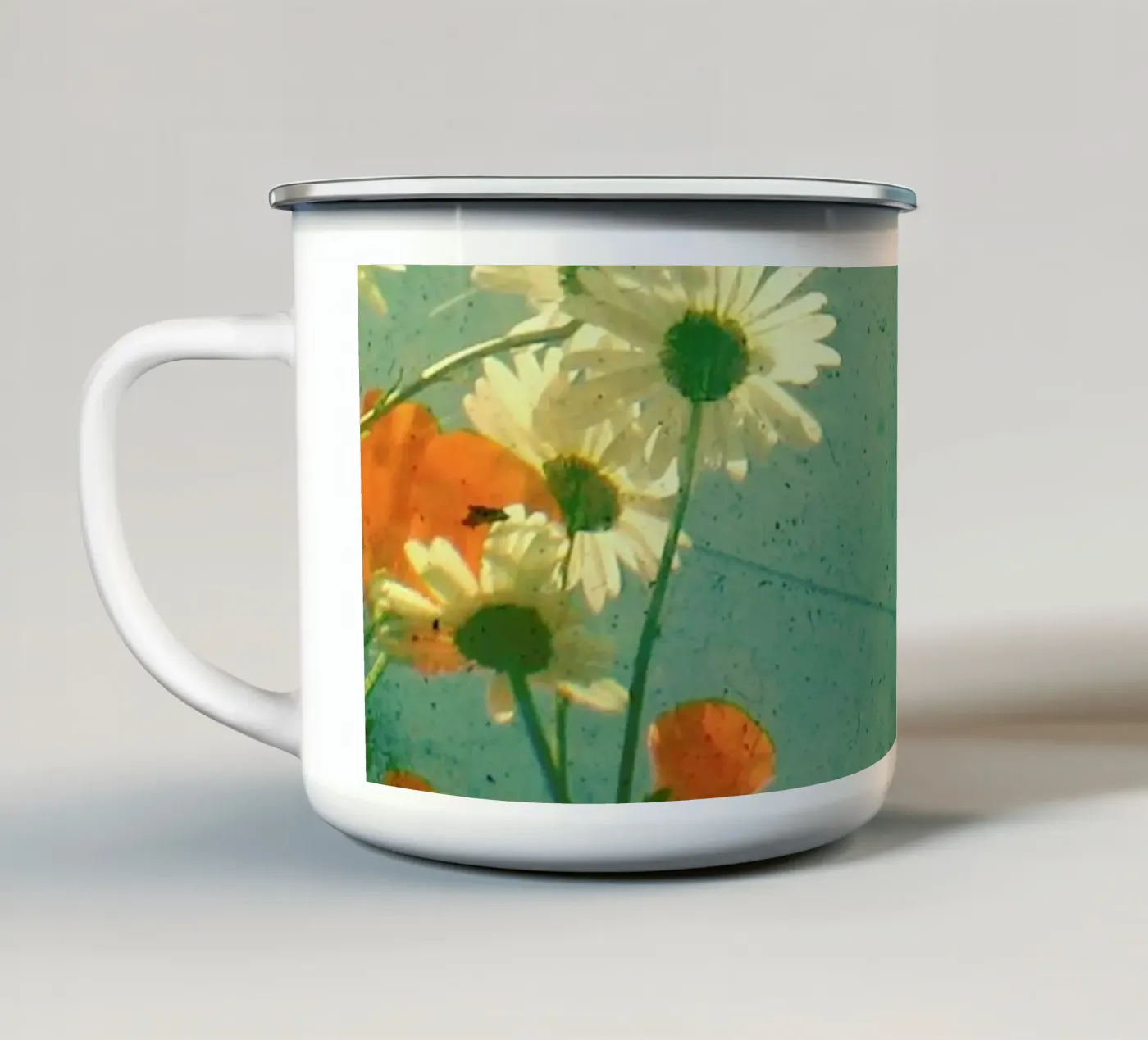 Daisy emaille mok van Cassia Beck Photography