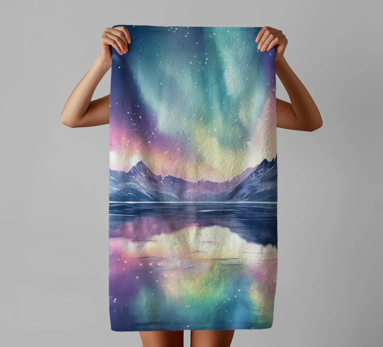 Reflets Polaires: l'aurora boreale ai piedi delle cime asciugamano da bagno da Théïa's Fantasia World