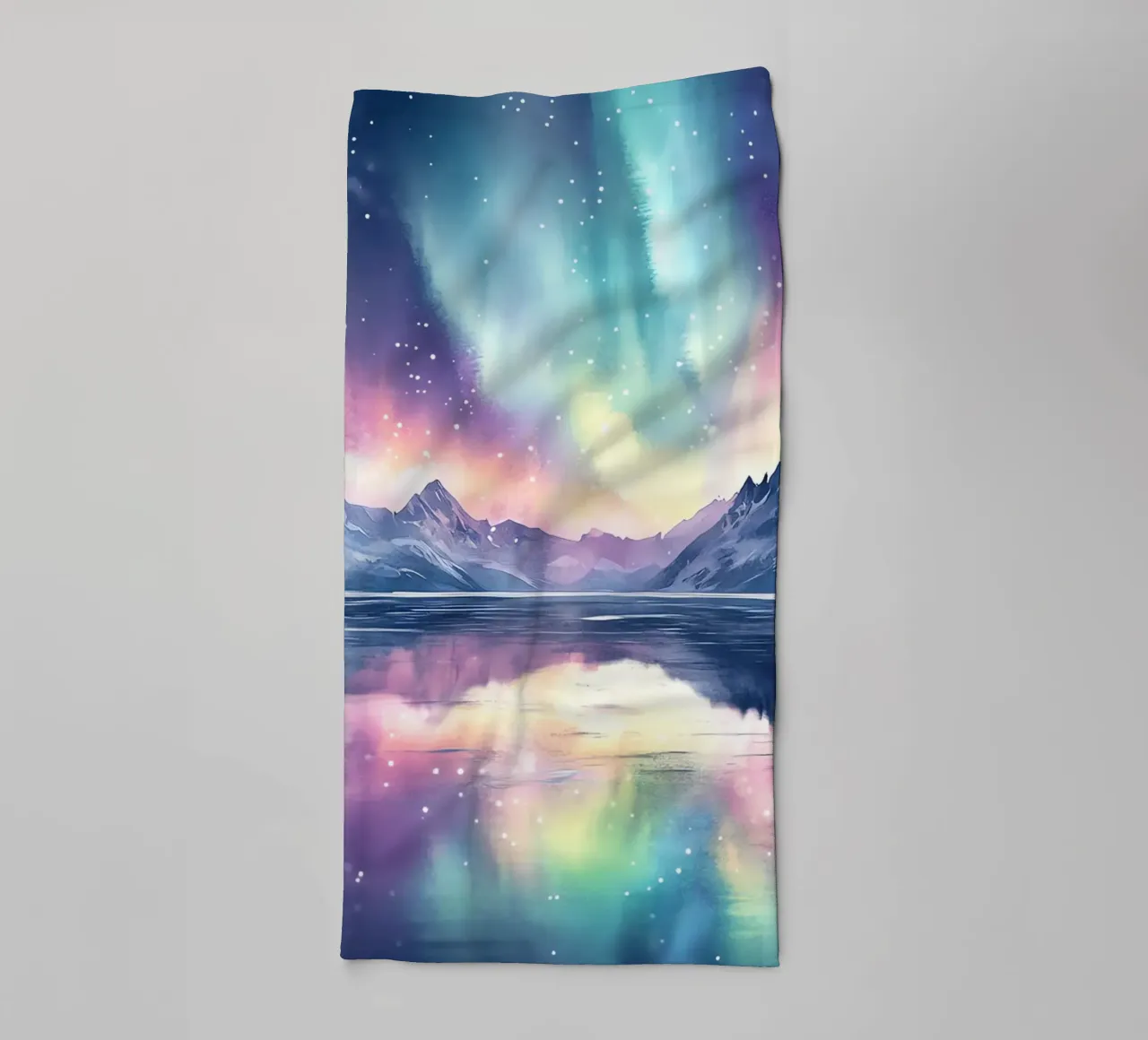 Reflets Polaires: l'aurora boreale ai piedi delle cime asciugamano da bagno da Théïa's Fantasia World