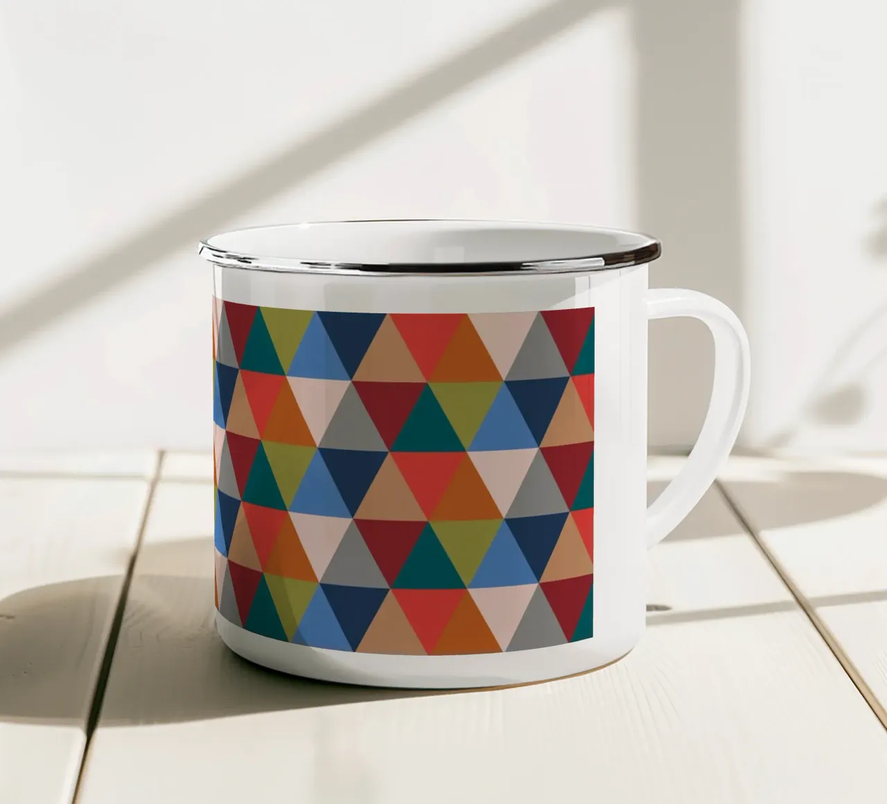 Triangles vibrants - Motif géométrique coloré imprimé mug en émail de kookiepixel