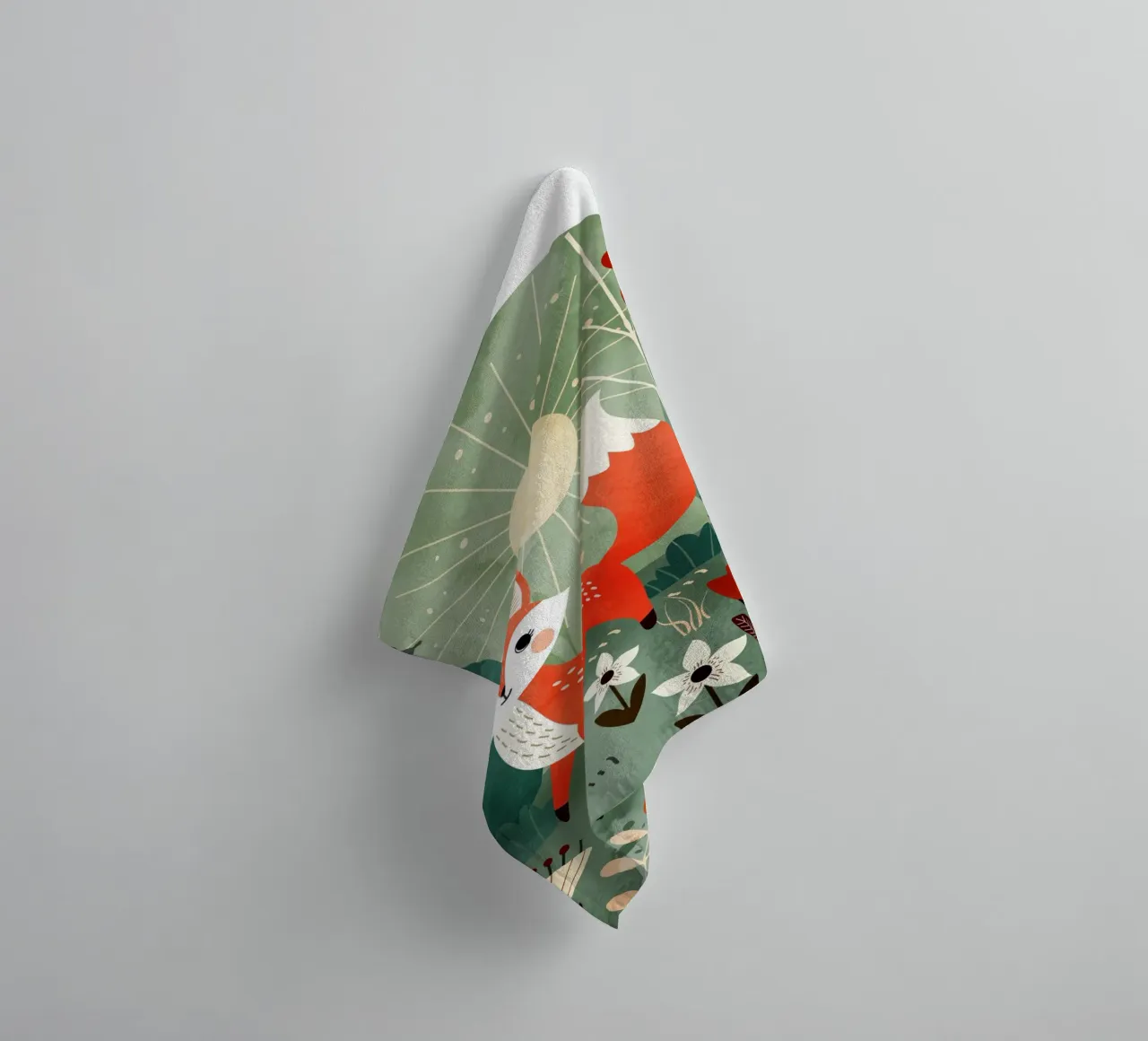Joyeux renard dans la forêt ensoleillée serviette de bain de namosh