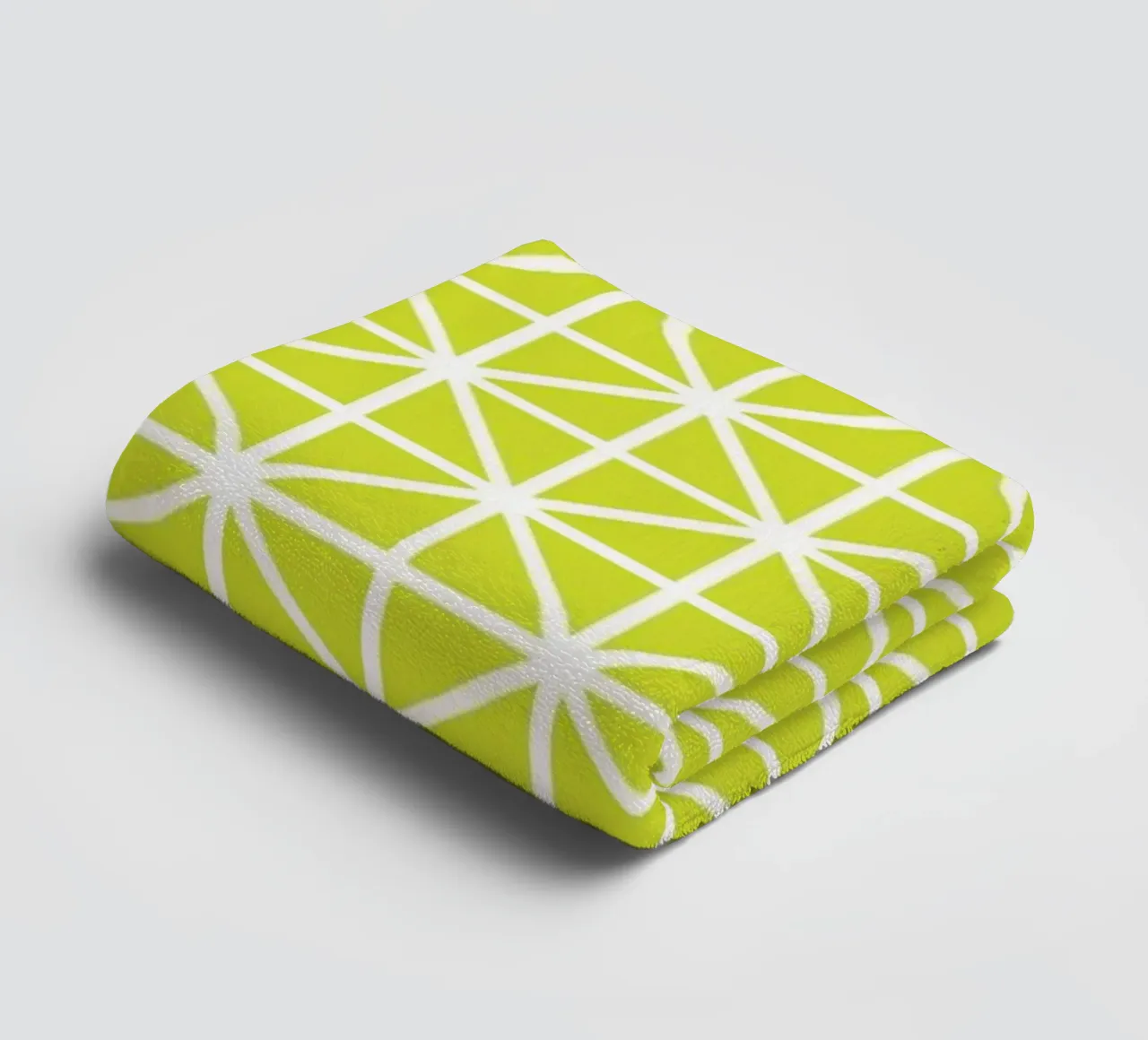 Citrus Grid - Geometrisches Muster in Limettengrün Handtuch von kookiepixel