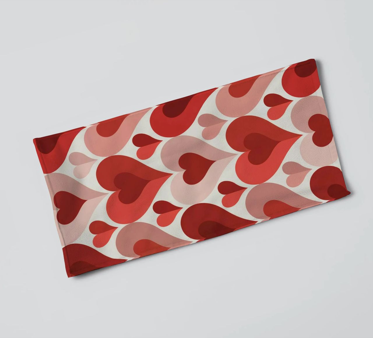 Ripetere il motivo del cuore asciugamano da bagno da Shark Printables
