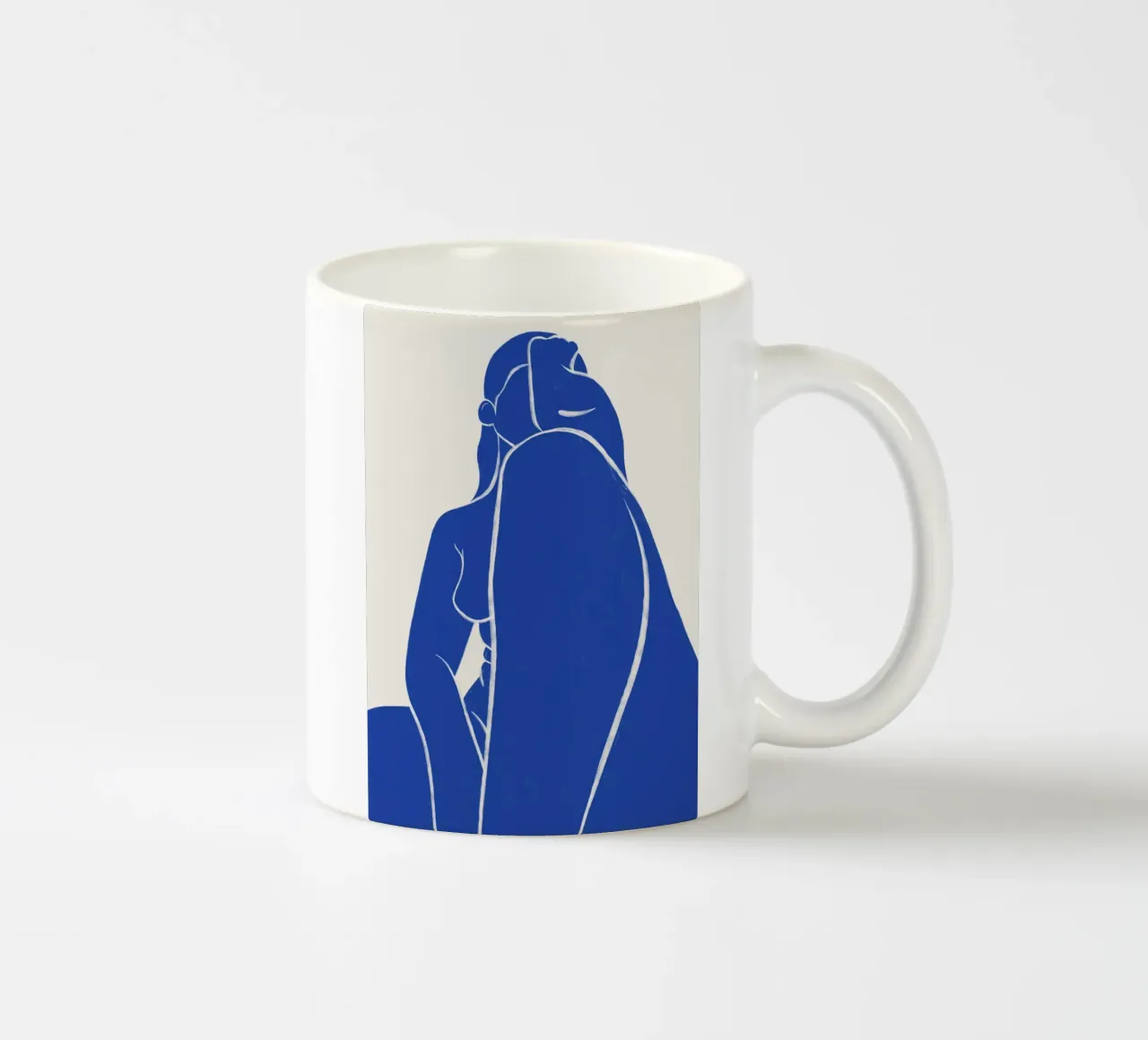 Art abstrait serein, silhouette minimaliste, silhouette bleue mug en céramique de kookiepixel