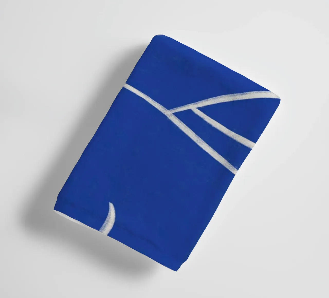Contorno sereno en azul - Impresión abstracta de arte desnudo toalla de baño de kookiepixel