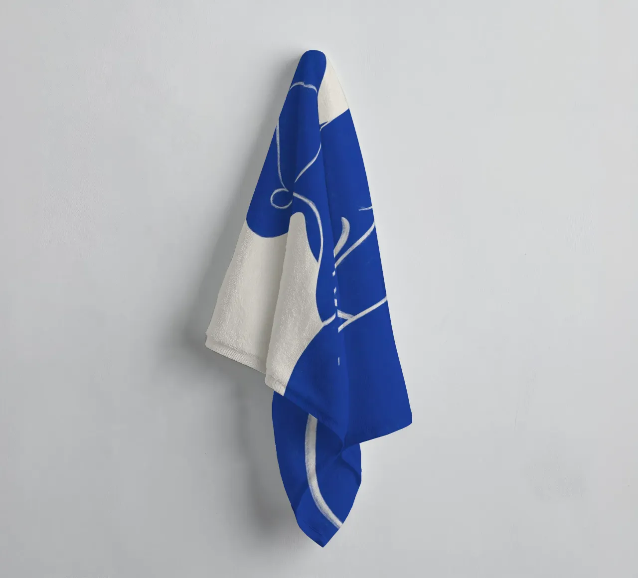 Contorno sereno en azul - Impresión abstracta de arte desnudo toalla de baño de kookiepixel