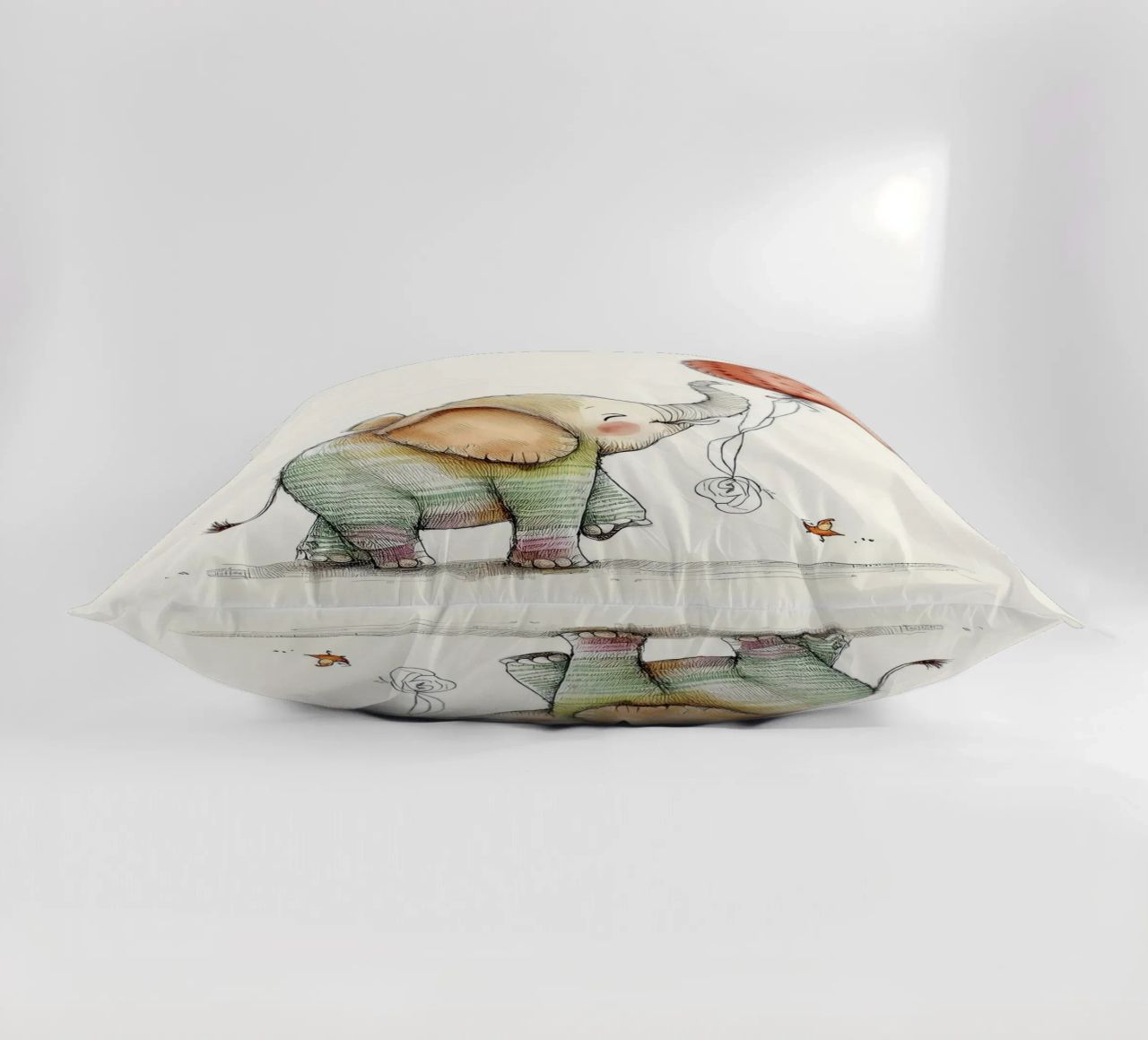 Verspielter Elefant mit Luftballon - Kinderzimmer Kunst Kissen von HoneyDesignsByK