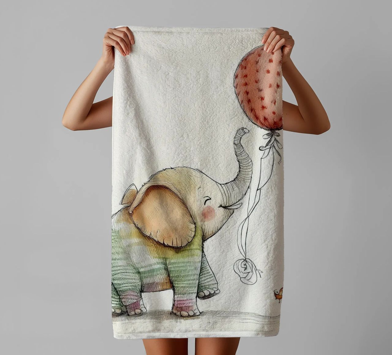 Verspielter Elefant mit Luftballon - Kinderzimmer Kunst Handtuch von HoneyDesignsByK