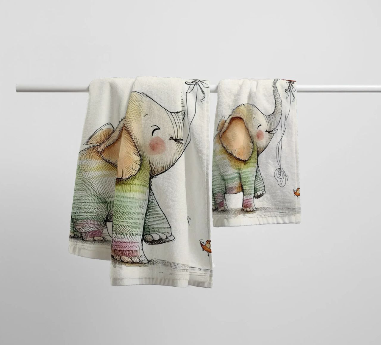 Verspielter Elefant mit Luftballon - Kinderzimmer Kunst Handtuch von HoneyDesignsByK