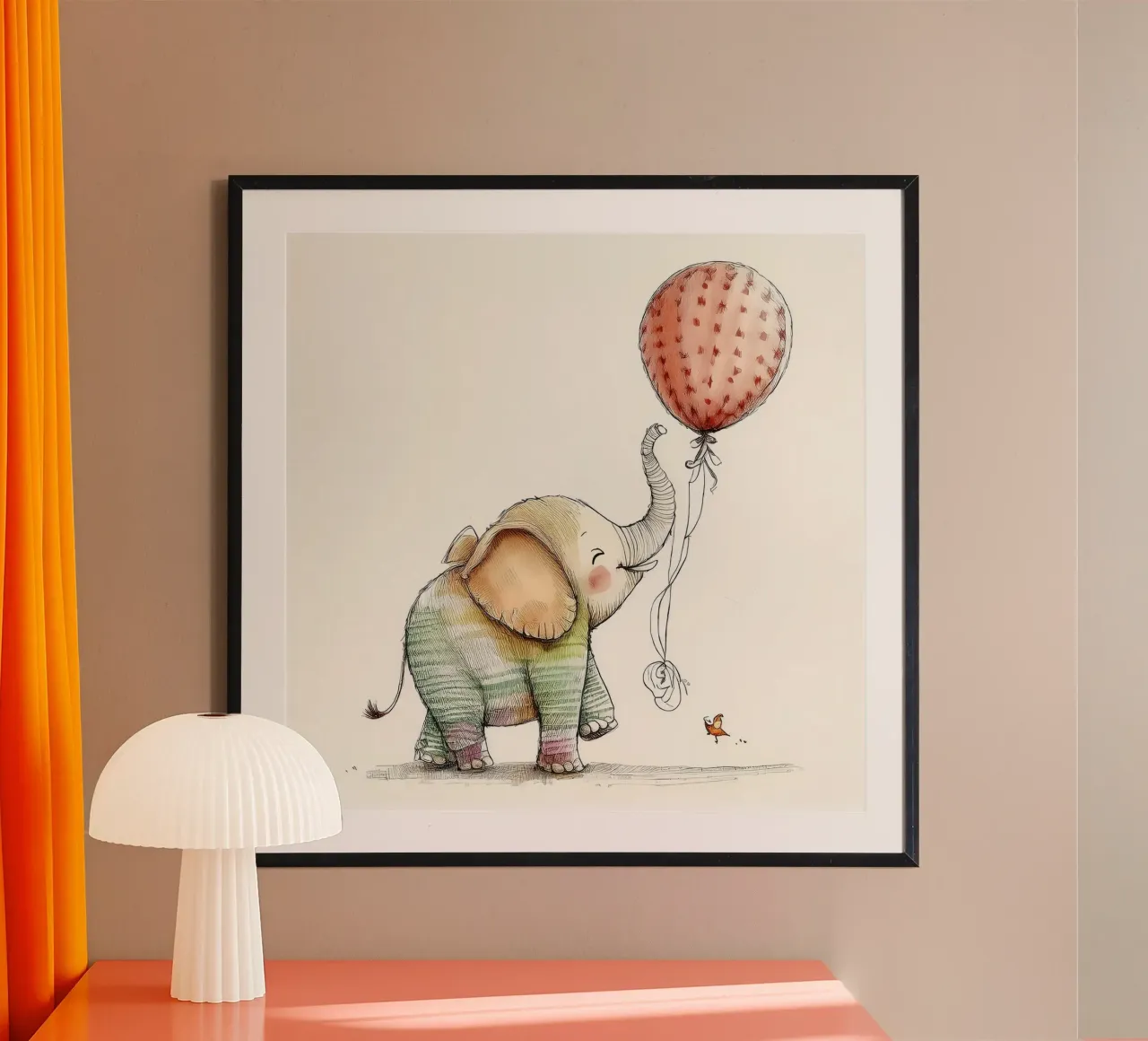 Elefante giocoso con palloncino - Arte per la camera dei bambini poster con telaio in legno da HoneyDesignsByK