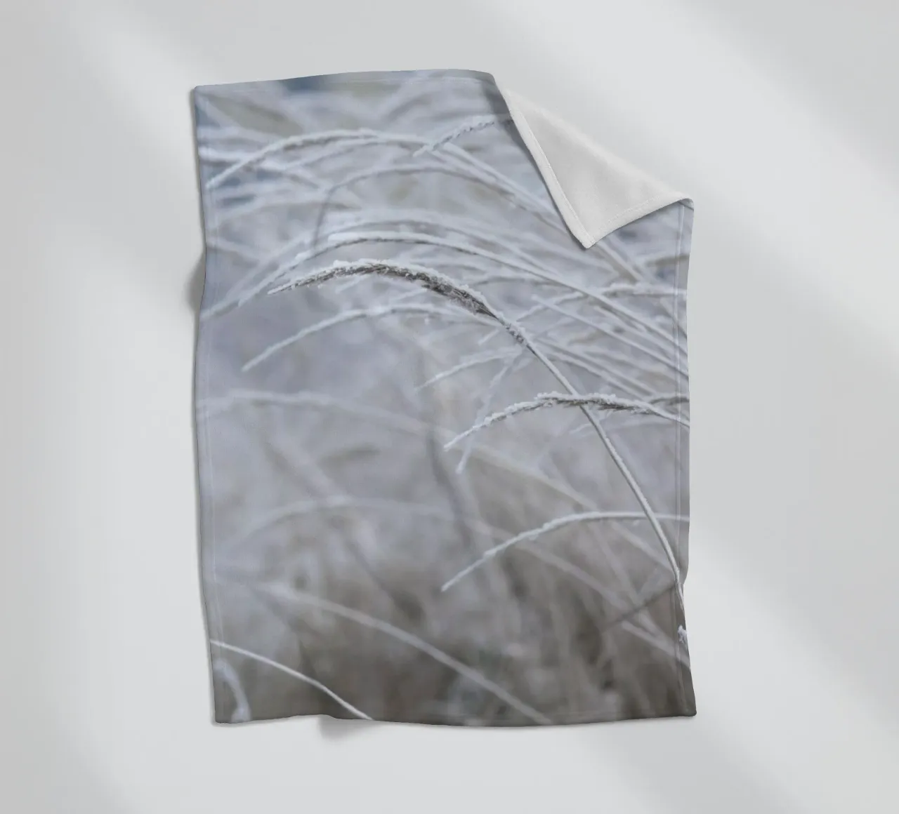White & Calm coperta in pile da Studio Nahili