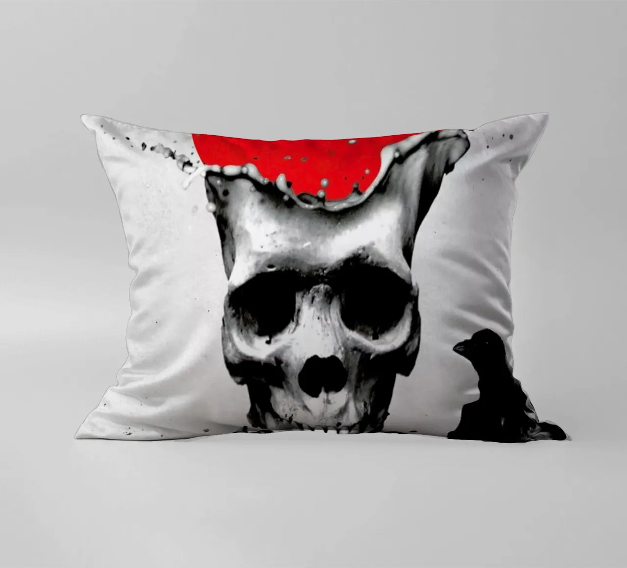Splash Skull Kissen von Ali Gulec