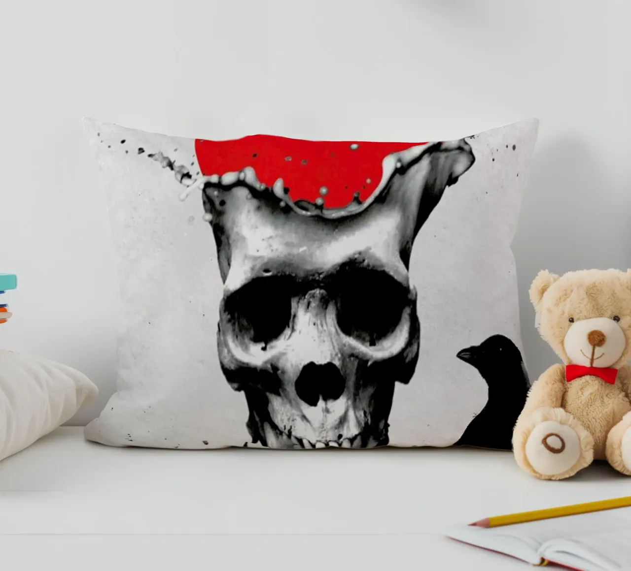 Splash Skull Kissen von Ali Gulec