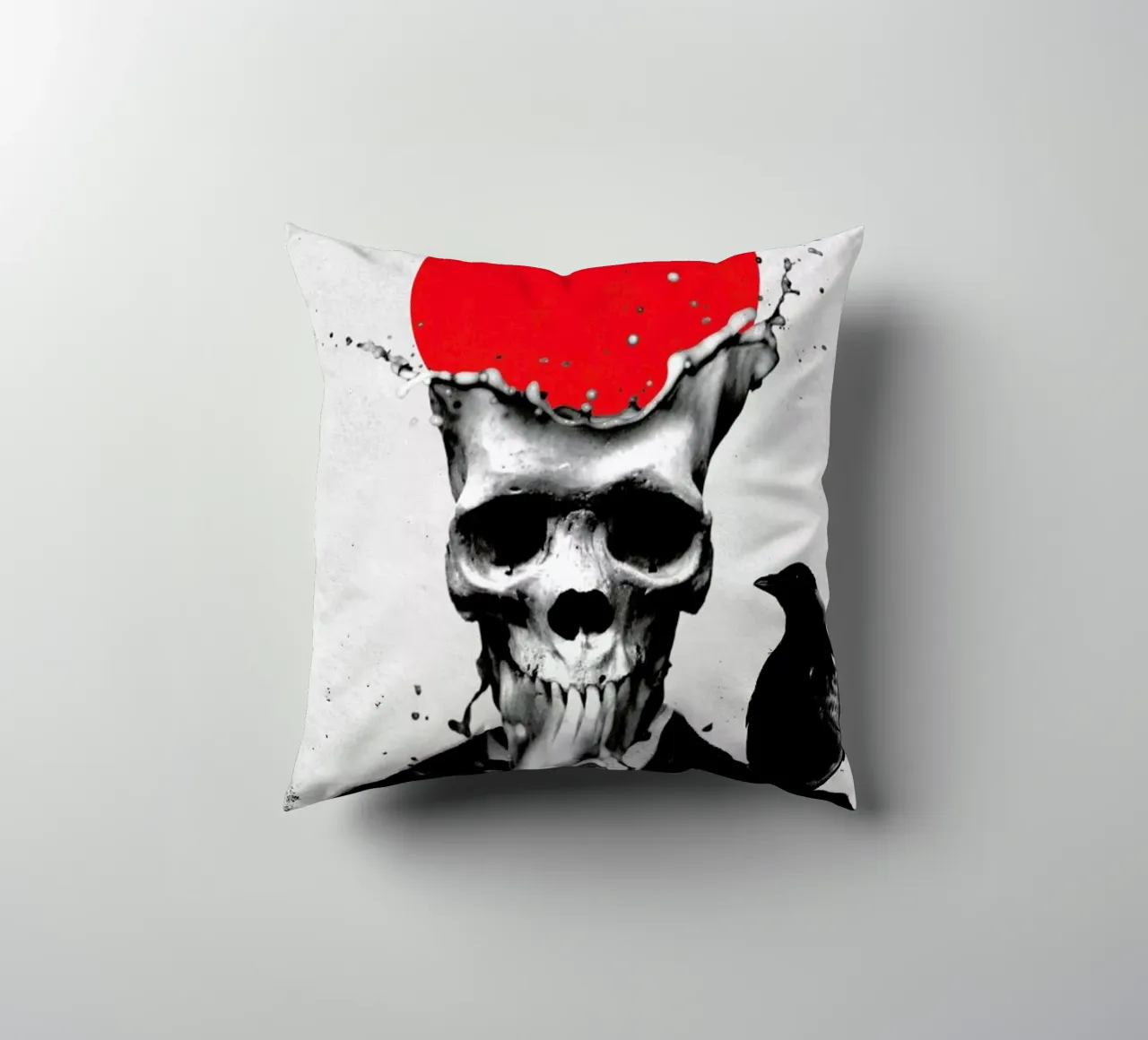 Splash Skull Kissen von Ali Gulec