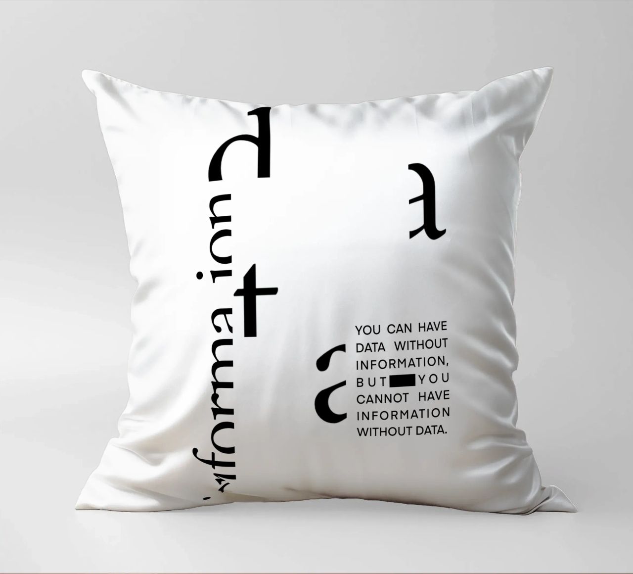 Data without information cuscino da LIMITED EDITION LETTERS