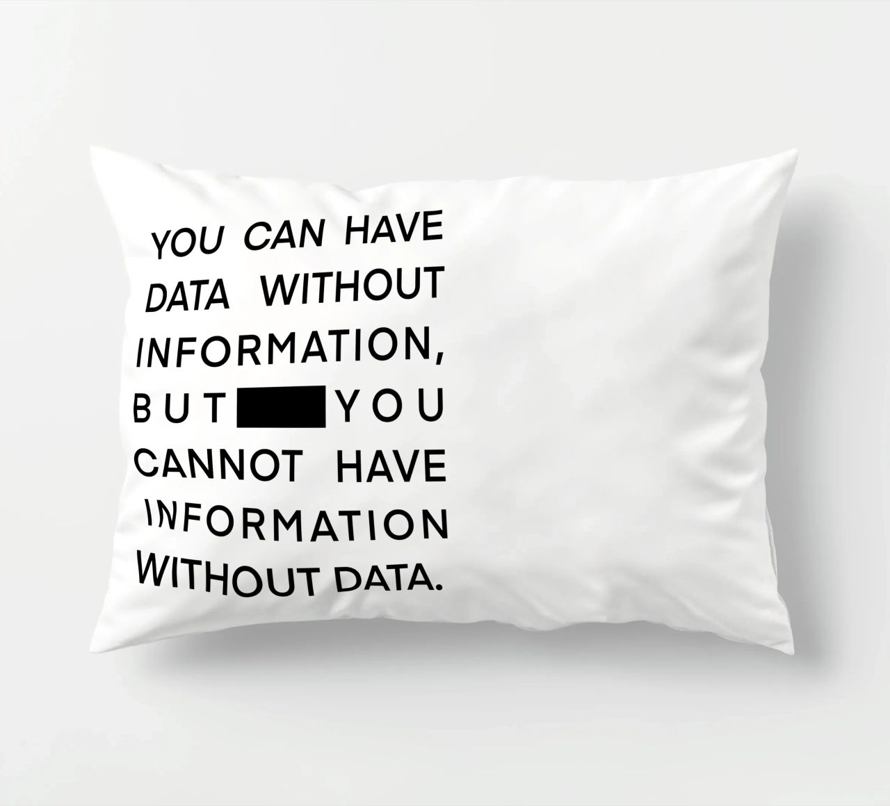 Data without information cuscino da LIMITED EDITION LETTERS
