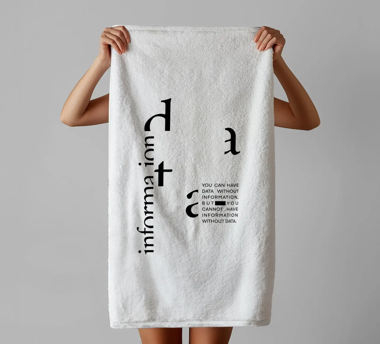 Data without information badhanddoek van LIMITED EDITION LETTERS