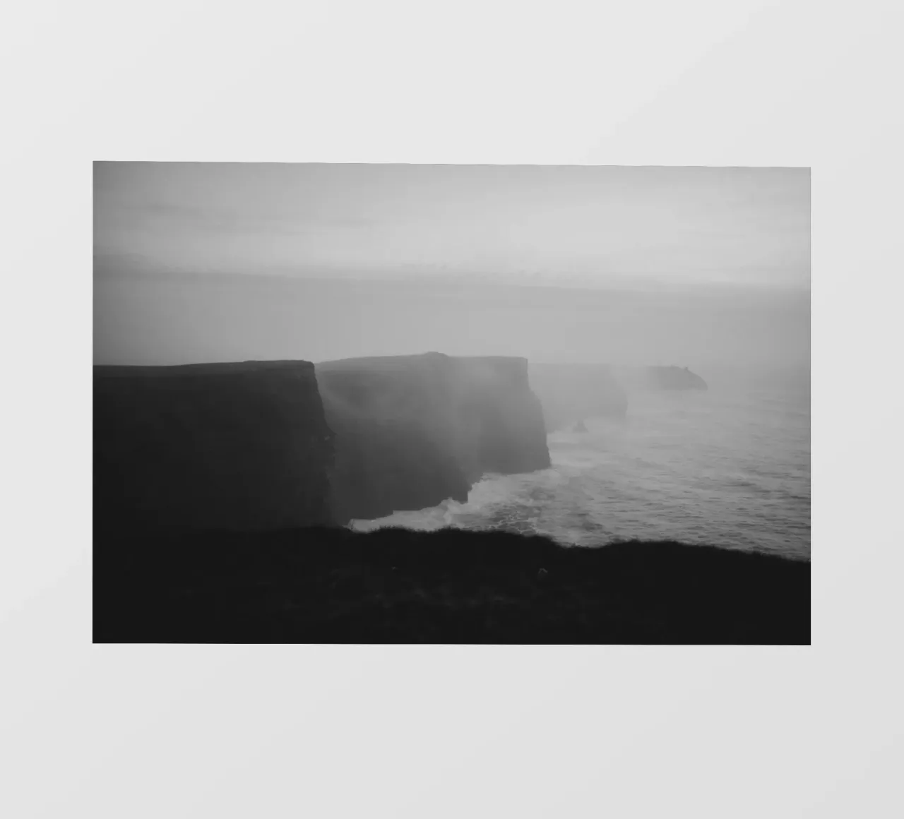 Cliffs of Moher, Irland, schwarz weiß am Abend, Querformat telo in pvc da Stina Freytag
