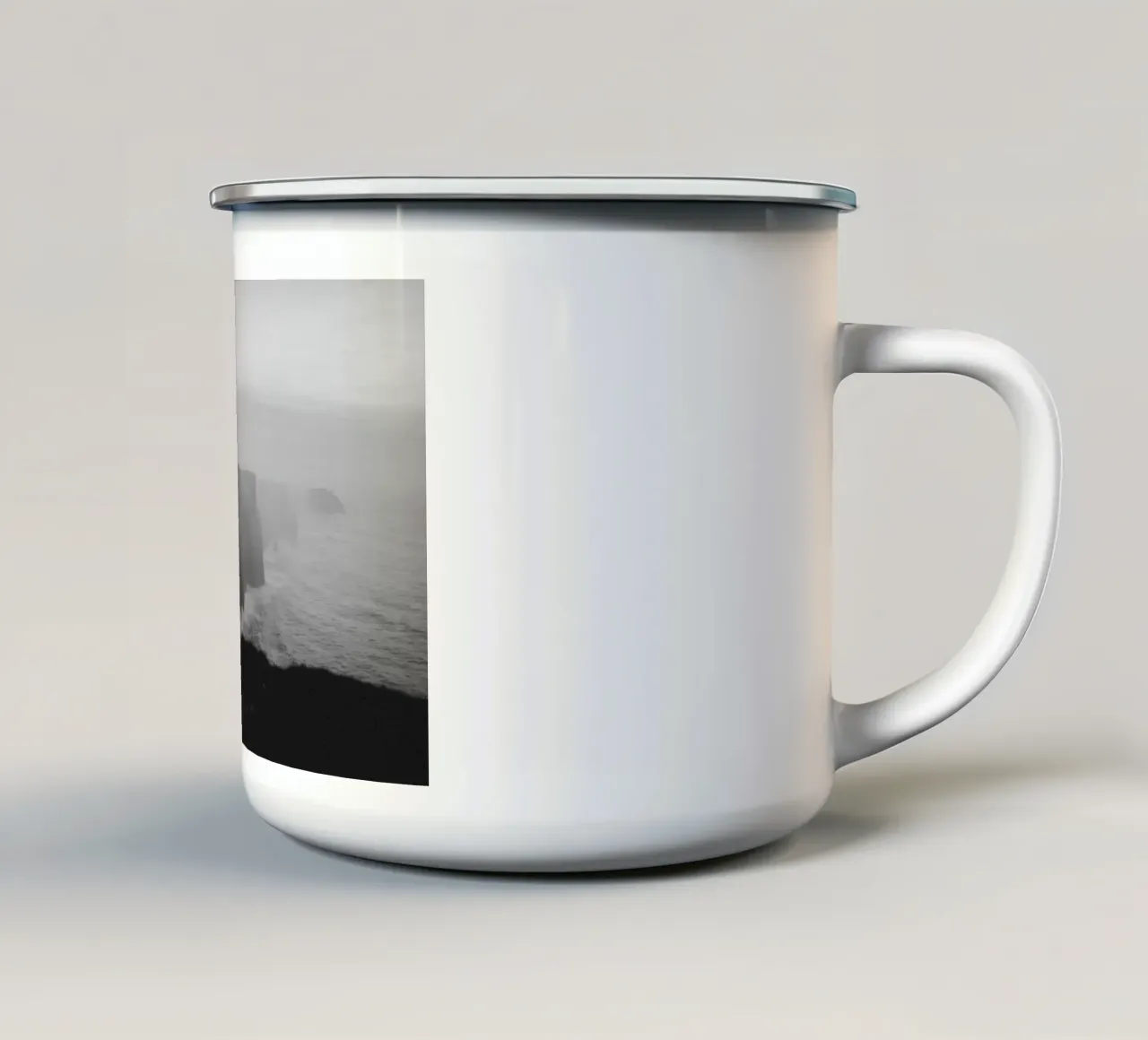 Cliffs of Moher, Irland, schwarz weiß am Abend, Querformat Emaille Tasse von Stina Freytag