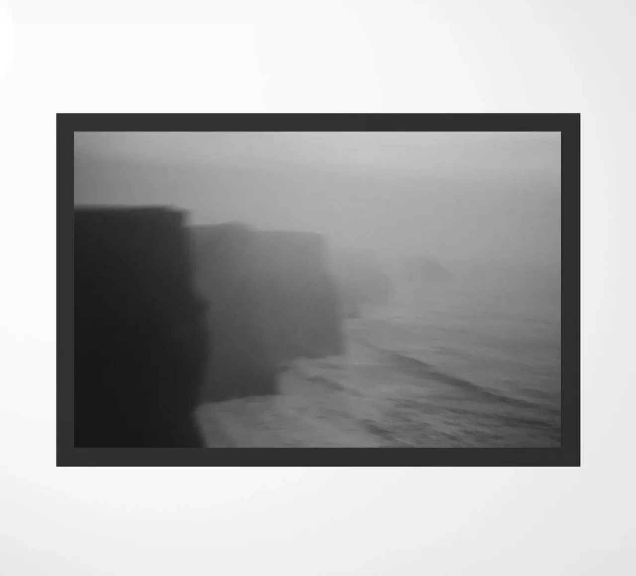 Cliffs of Moher, Irland, schwarz weiß am Abend, Hochformat zerbino da Stina Freytag