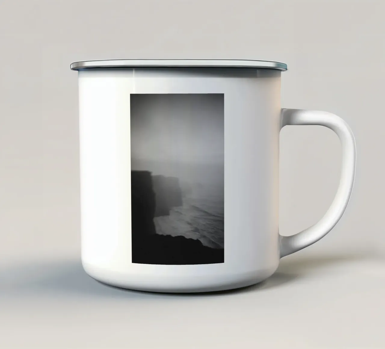 Cliffs of Moher, Irland, schwarz weiß am Abend, Hochformat emaille mok van Stina Freytag