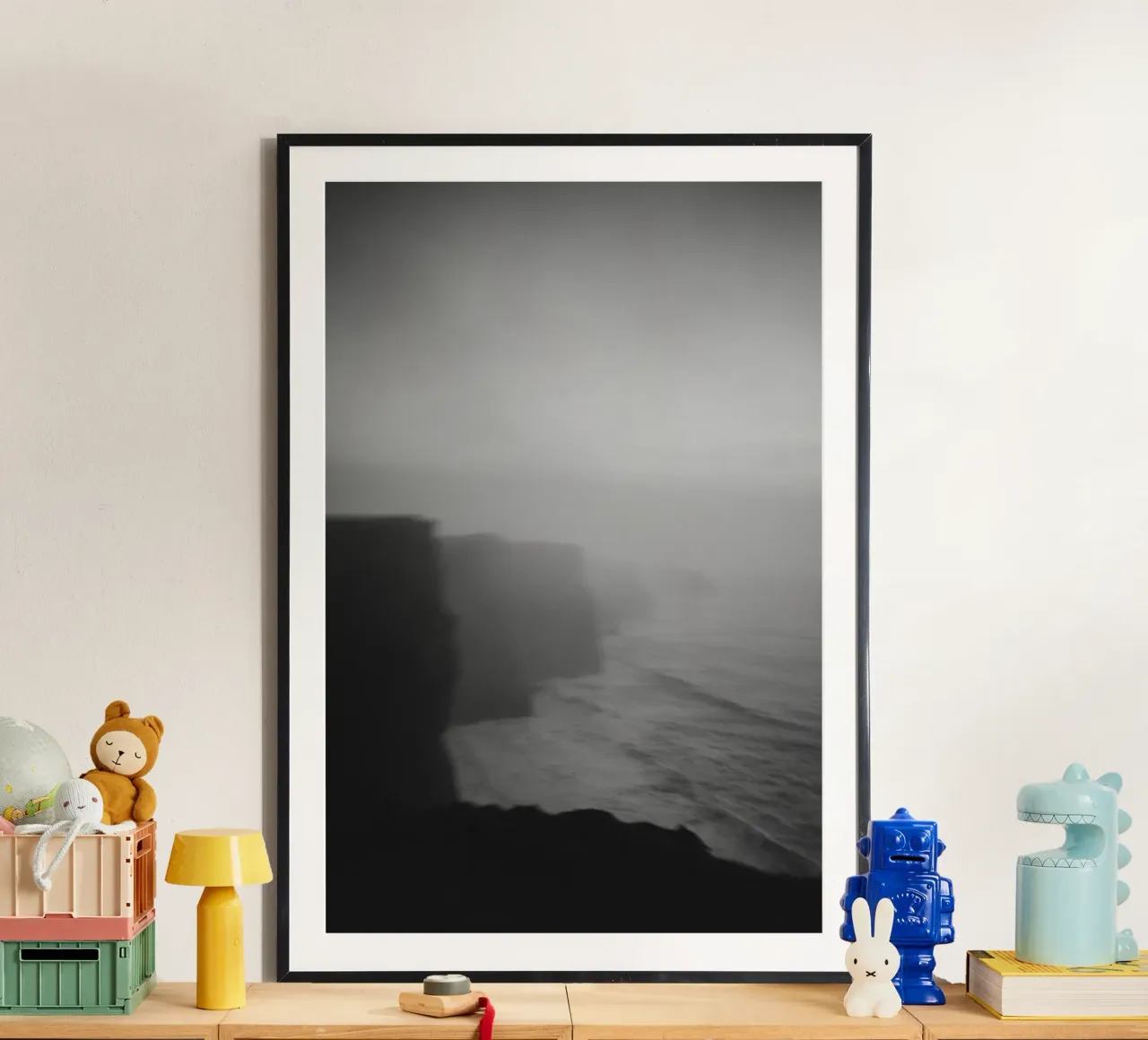 Cliffs of Moher, Irland, schwarz weiß am Abend, Hochformat poster con telaio in legno da Stina Freytag