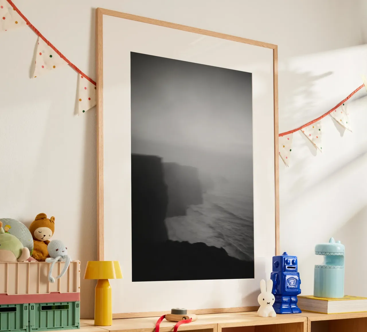 Cliffs of Moher, Irland, schwarz weiß am Abend, Hochformat poster con telaio in legno da Stina Freytag