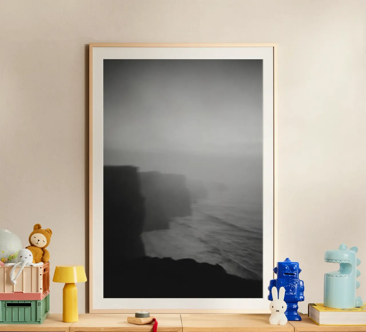 Cliffs of Moher, Irland, schwarz weiß am Abend, Hochformat poster con telaio in legno da Stina Freytag
