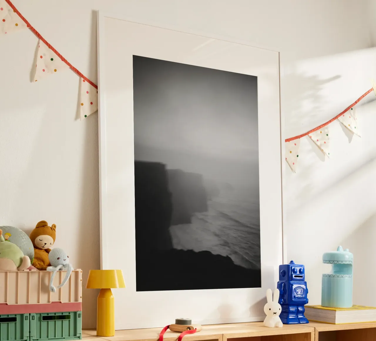 Cliffs of Moher, Irland, schwarz weiß am Abend, Hochformat poster con telaio in legno da Stina Freytag