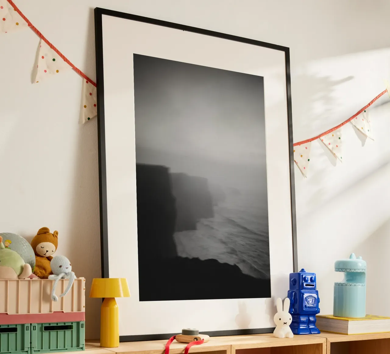Cliffs of Moher, Irland, schwarz weiß am Abend, Hochformat poster con telaio in legno da Stina Freytag
