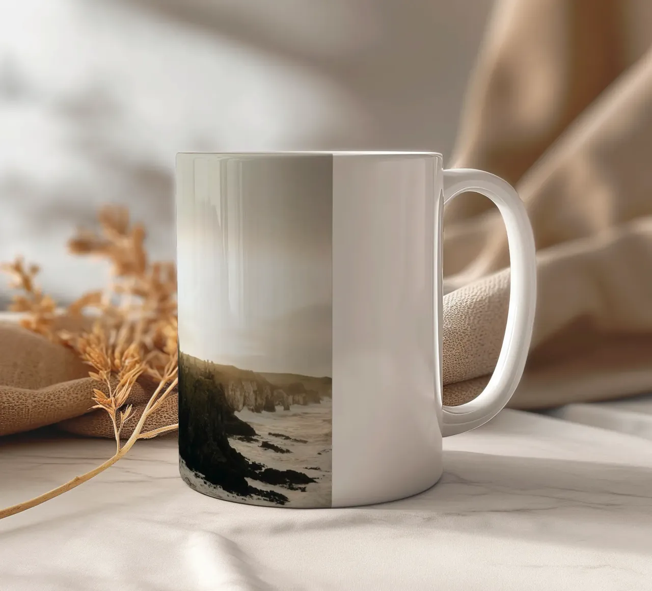 Dunluce Castle im Sonnenuntergang tazza in ceramica da Stina Freytag