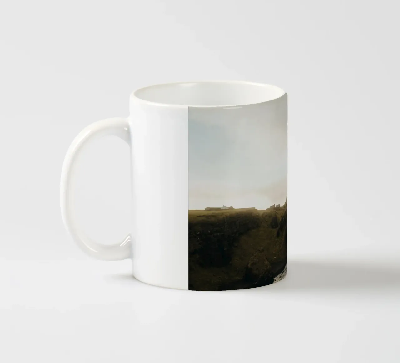 Dunluce Castle im Sonnenuntergang tazza in ceramica da Stina Freytag