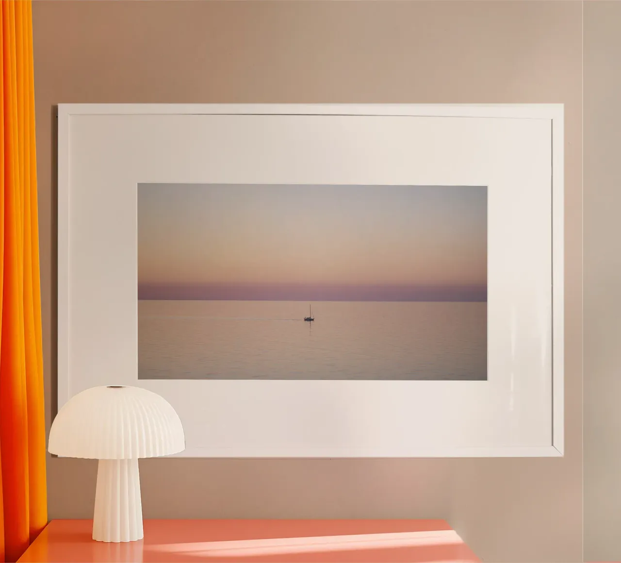 Boot im rosafarbenen Sonnenuntergang poster with wooden frame by Stina Freytag