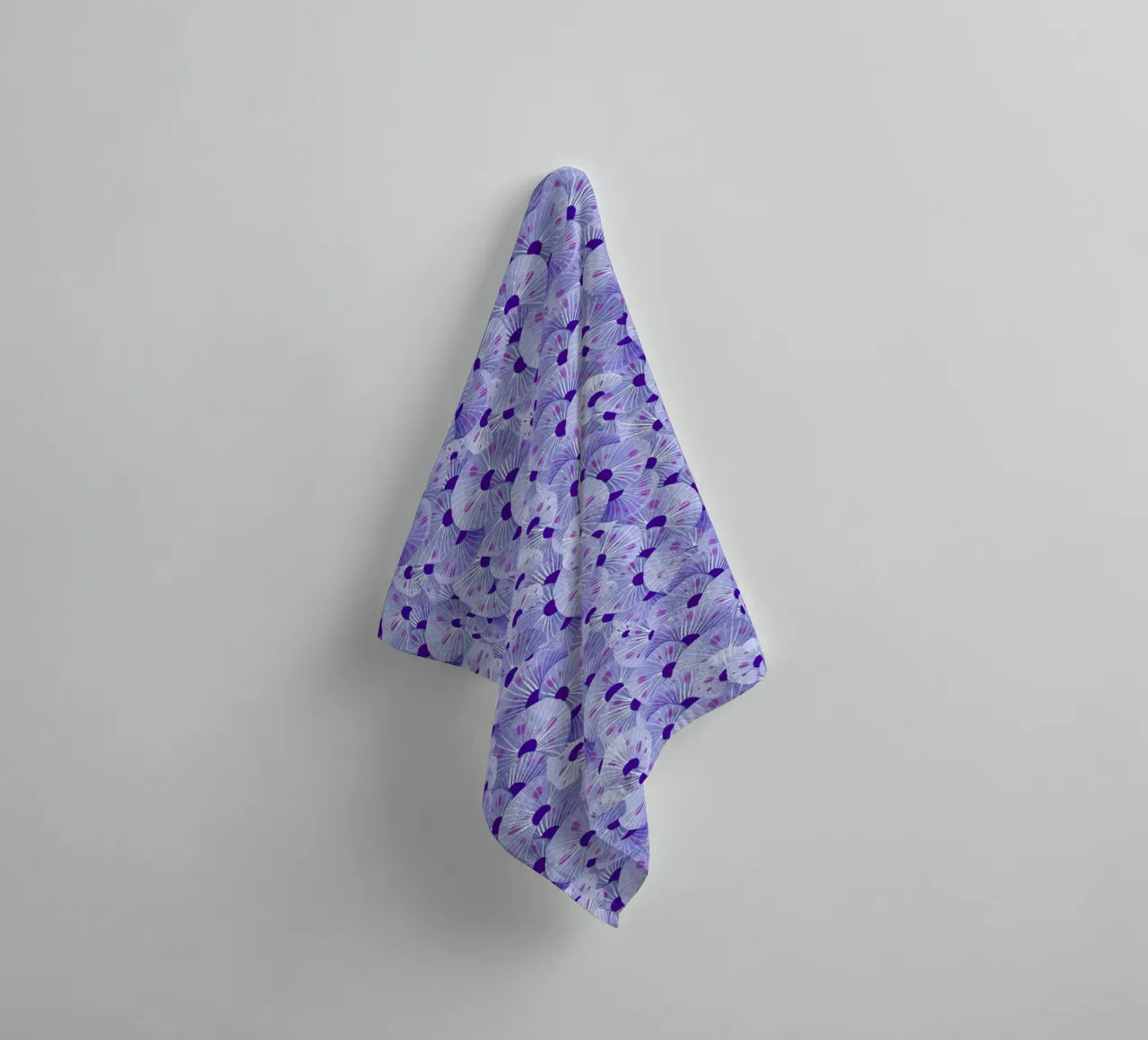 Fantom Fifi Art - Korallenmuster Lila asciugamano da bagno da The Artcircle