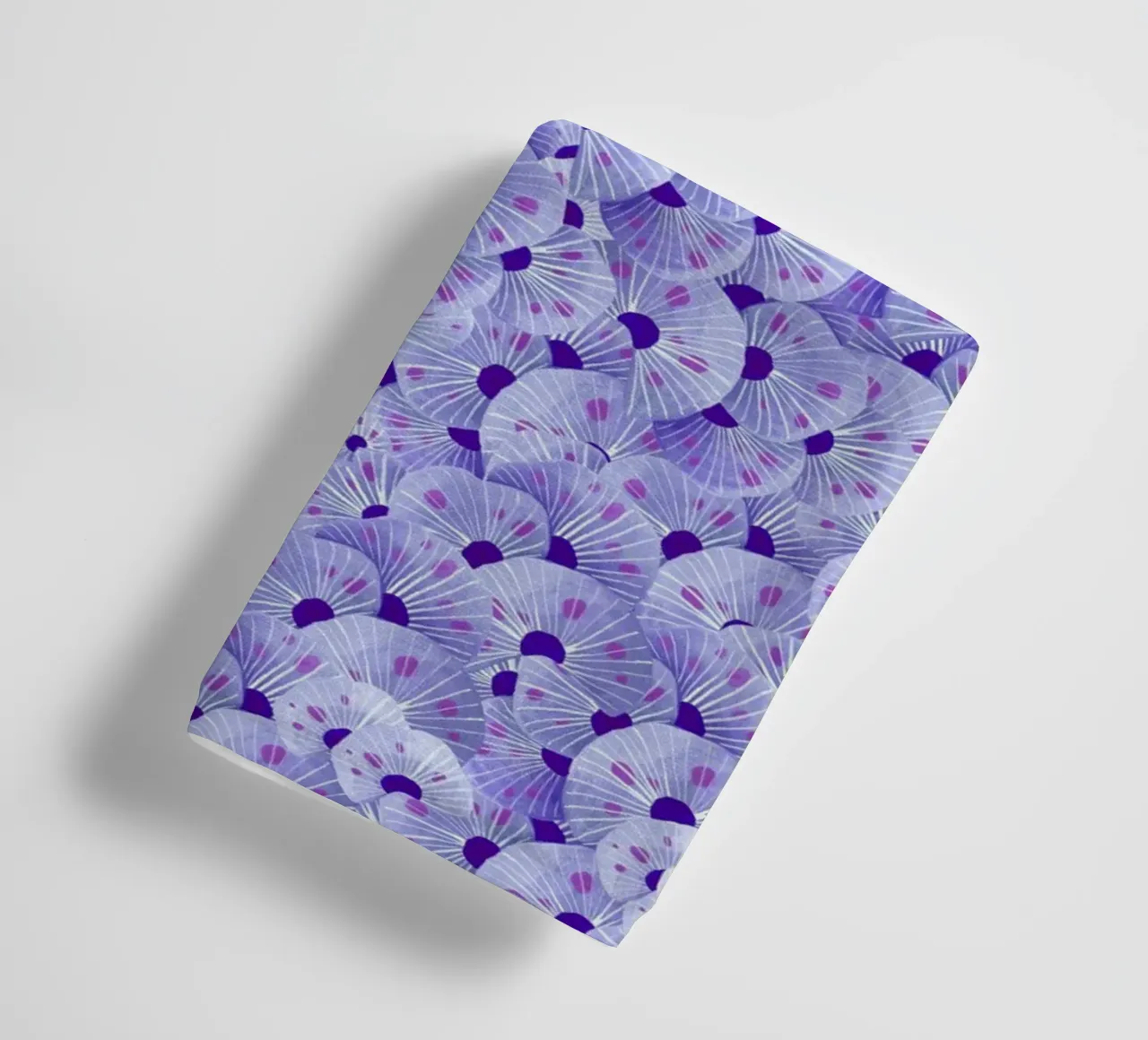 Fantom Fifi Art - Korallenmuster Lila asciugamano da bagno da The Artcircle