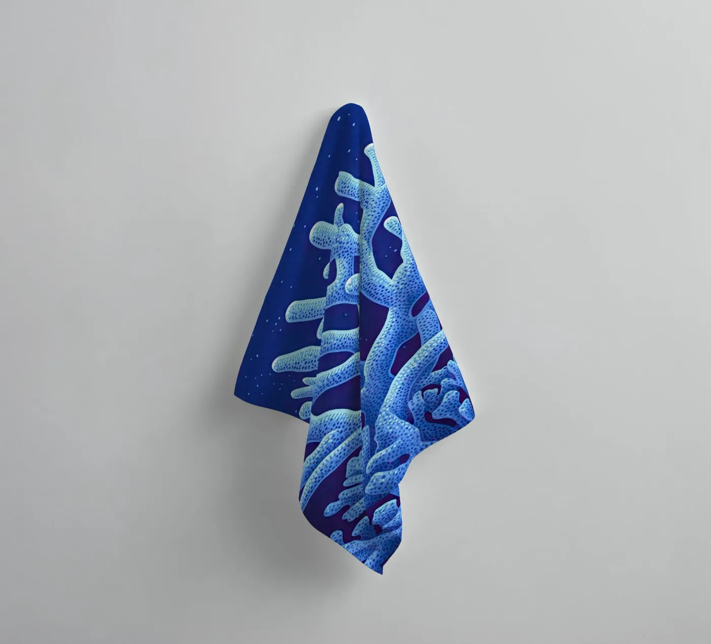 Midnight Corals Handtuch von The Sea