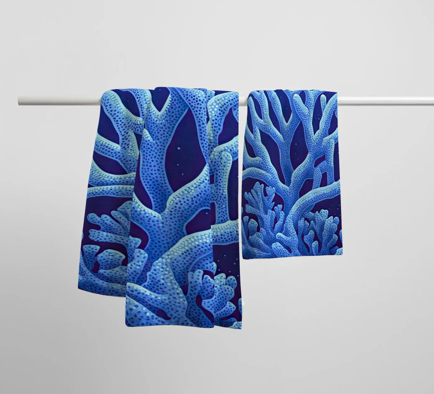 Les Coraux de Minuit serviette de bain de The Sea