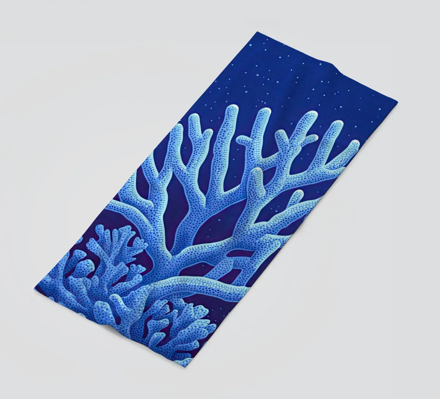 Die Mitternachtskorallen Strandtuch von The Sea