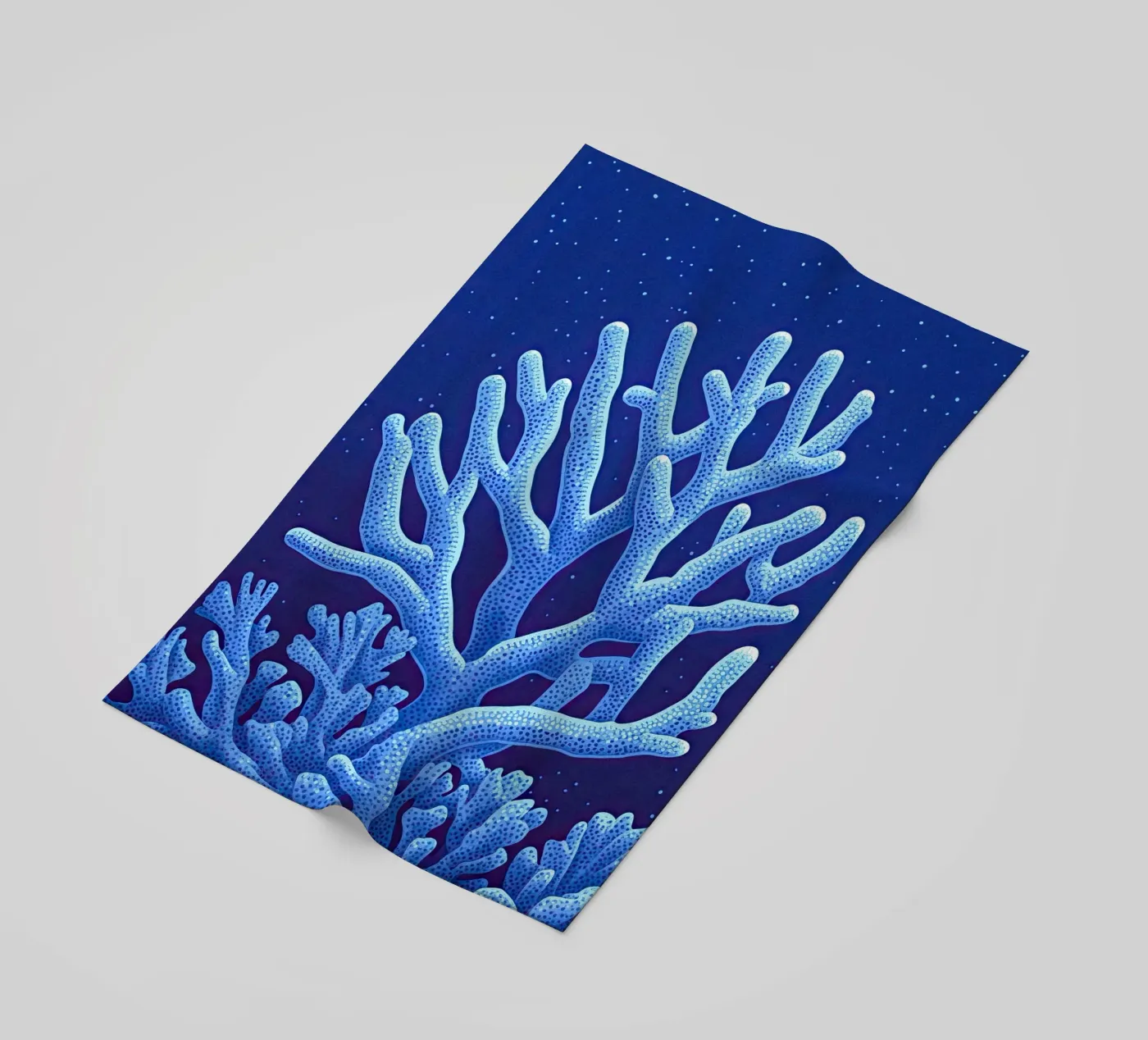 Die Mitternachtskorallen Strandtuch von The Sea