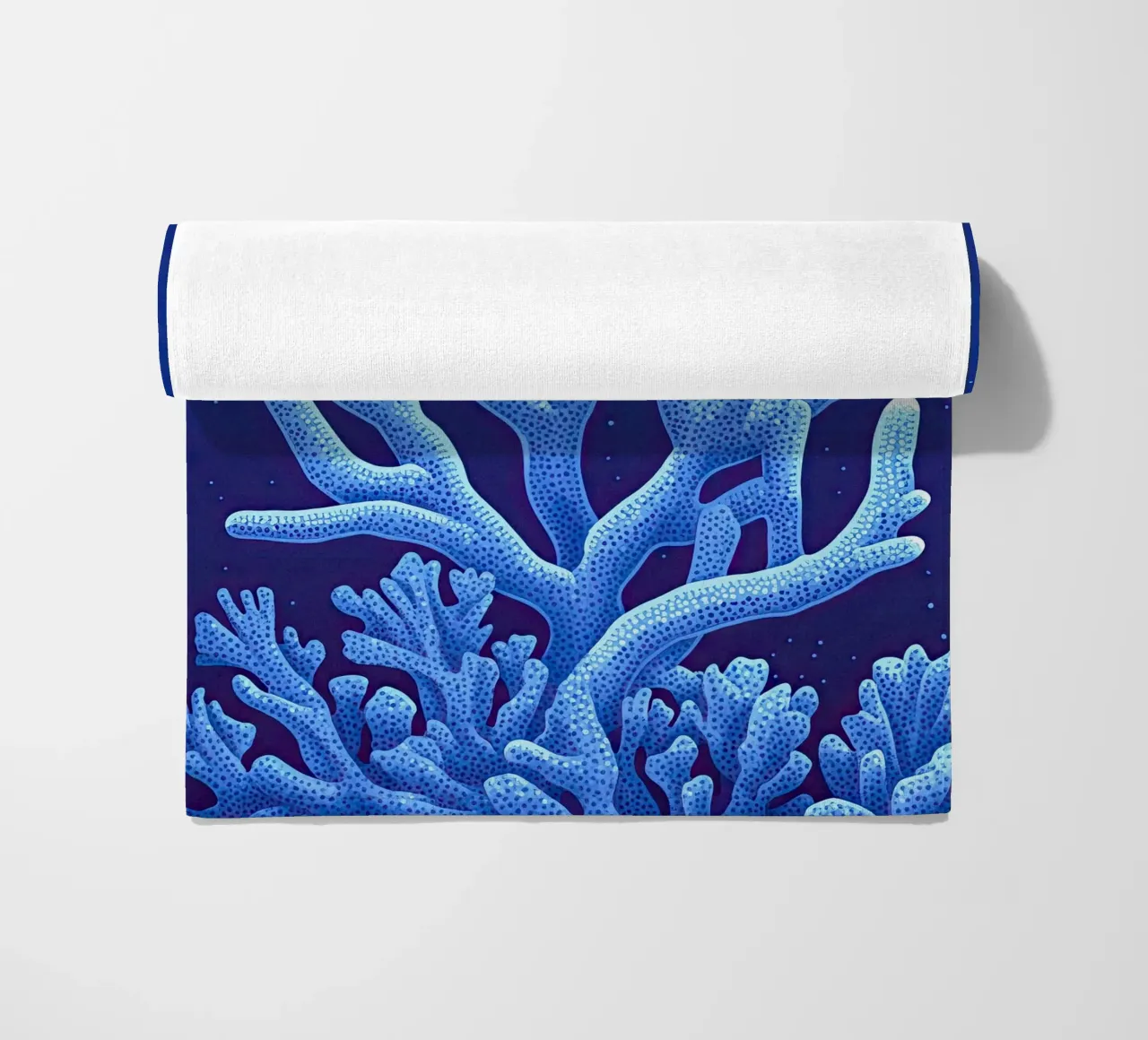 Die Mitternachtskorallen Strandtuch von The Sea